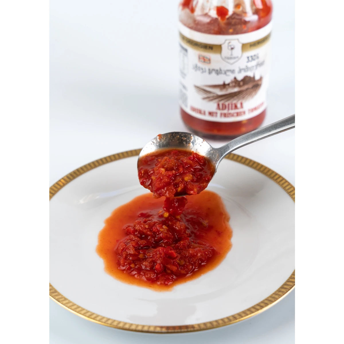 Adjika mit frischen Tomaten